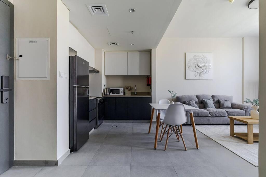 Sahab - Solo 1Br Apt In Al Jada ชาร์จาห์ ภายนอก รูปภาพ