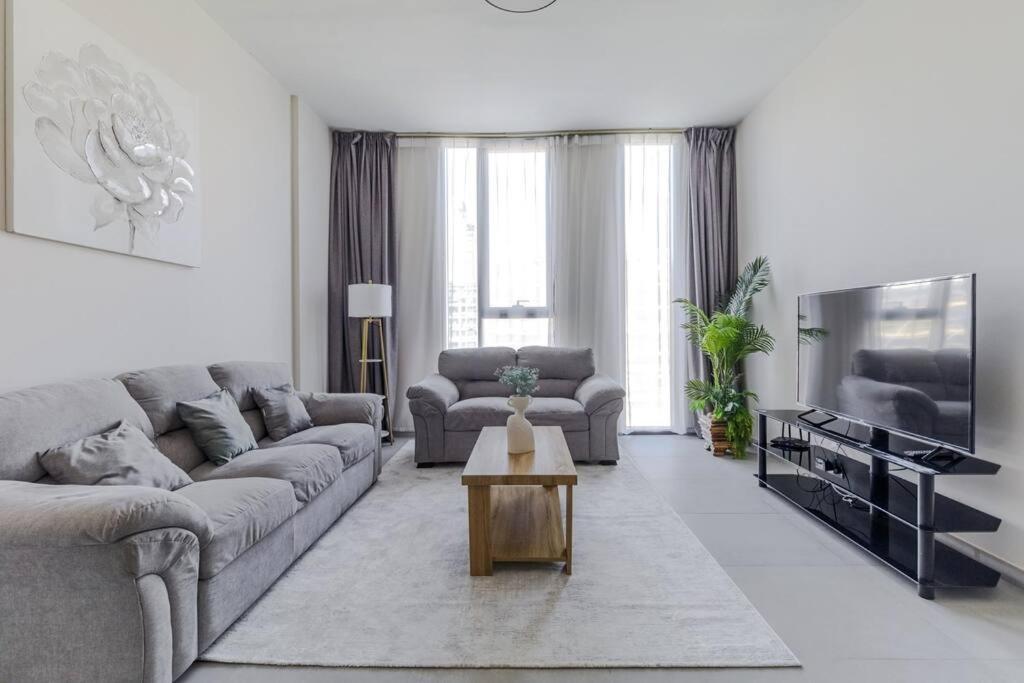 Sahab - Solo 1Br Apt In Al Jada ชาร์จาห์ ภายนอก รูปภาพ