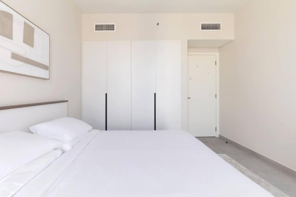 Sahab - Solo 1Br Apt In Al Jada ชาร์จาห์ ภายนอก รูปภาพ