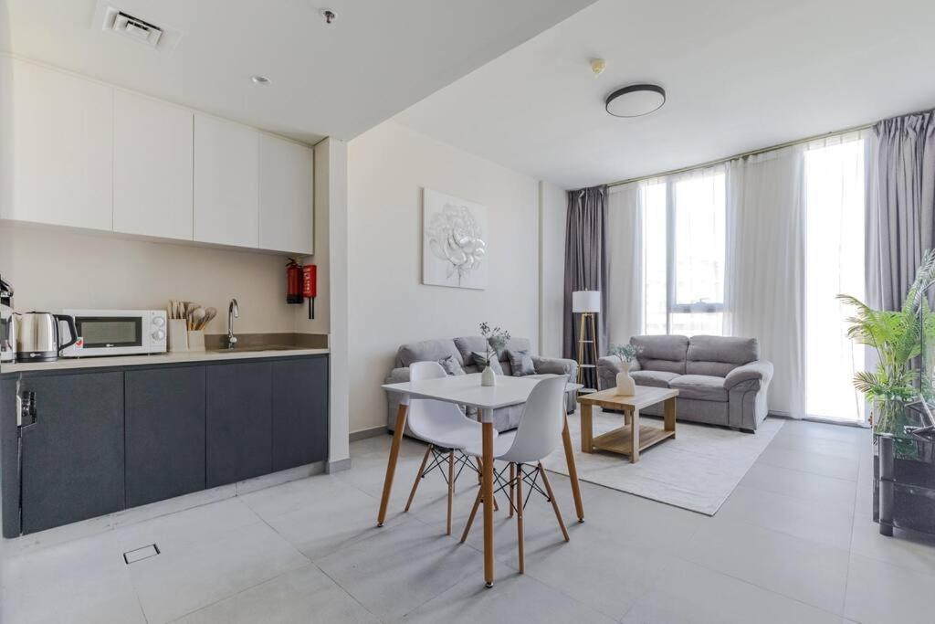 Sahab - Solo 1Br Apt In Al Jada ชาร์จาห์ ภายนอก รูปภาพ