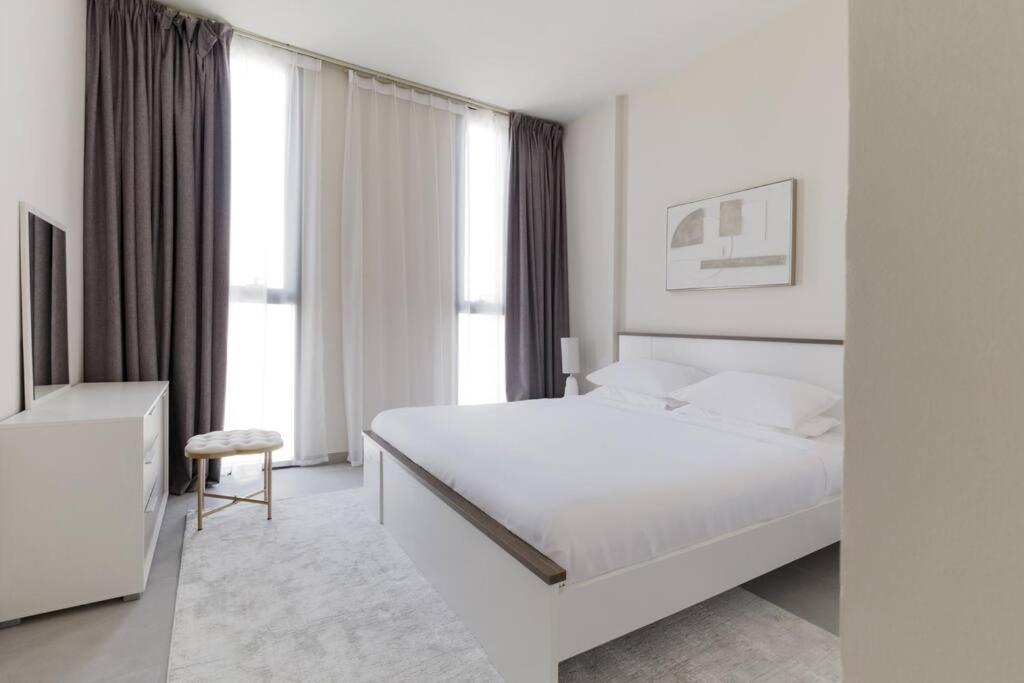 Sahab - Solo 1Br Apt In Al Jada ชาร์จาห์ ภายนอก รูปภาพ