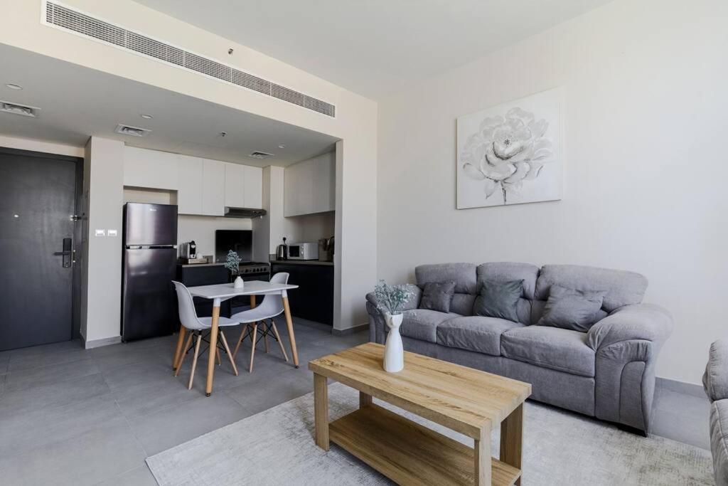 Sahab - Solo 1Br Apt In Al Jada ชาร์จาห์ ภายนอก รูปภาพ