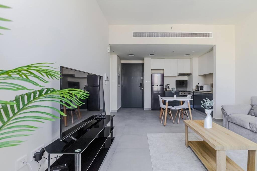 Sahab - Solo 1Br Apt In Al Jada ชาร์จาห์ ภายนอก รูปภาพ