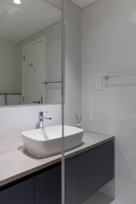 Sahab - Solo 1Br Apt In Al Jada ชาร์จาห์ ภายนอก รูปภาพ