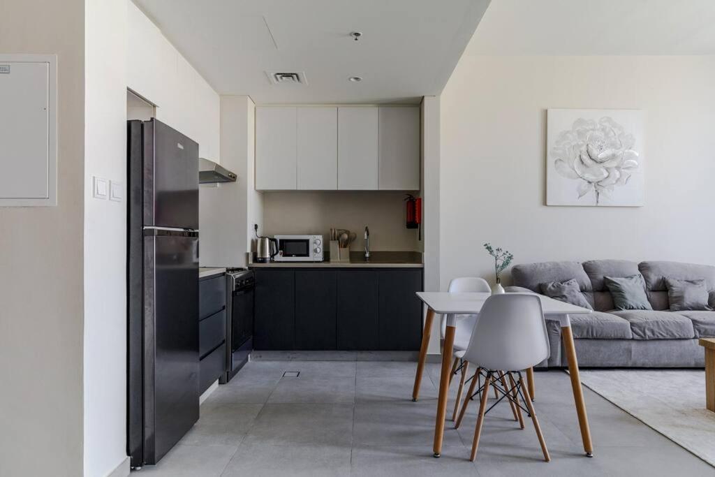 Sahab - Solo 1Br Apt In Al Jada ชาร์จาห์ ภายนอก รูปภาพ