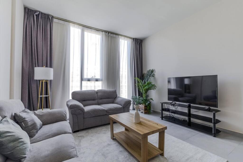 Sahab - Solo 1Br Apt In Al Jada ชาร์จาห์ ภายนอก รูปภาพ