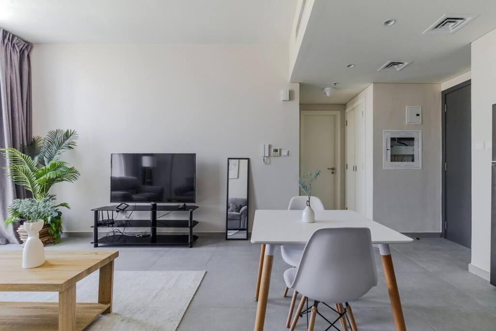 Sahab - Solo 1Br Apt In Al Jada ชาร์จาห์ ภายนอก รูปภาพ