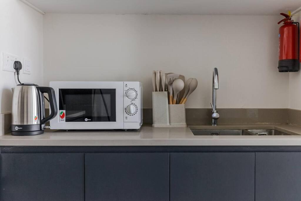 Sahab - Solo 1Br Apt In Al Jada ชาร์จาห์ ภายนอก รูปภาพ