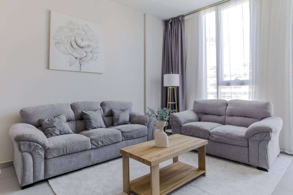Sahab - Solo 1Br Apt In Al Jada ชาร์จาห์ ภายนอก รูปภาพ